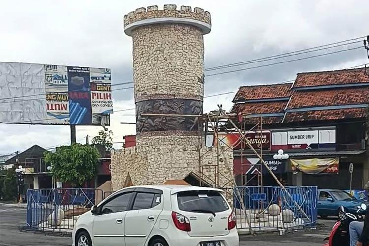 Kembalikan Fungsi Trotoar, Satpol PP Gunungkidul Tertibkan PKL di Seputar Tugu Tobong 