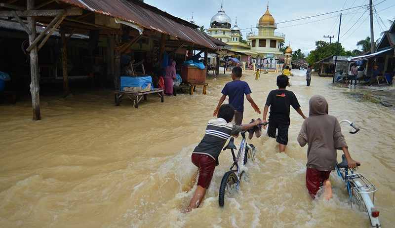 Penampakan dari Udara Banjir Padang Pariaman, 2 Orang Meninggal Dunia - Bagian 2