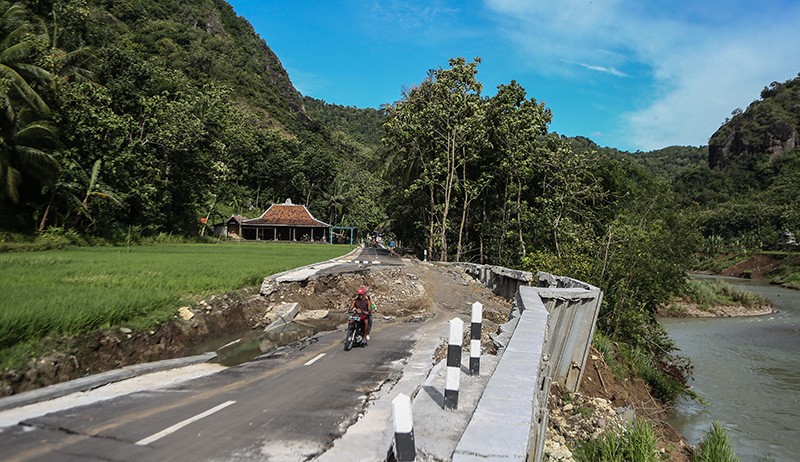 Jalan Penghubung Desa Wisata Sering Amblas, Pemkab Bantul Minta Bantuan Ahli Geologi - Bagian 1