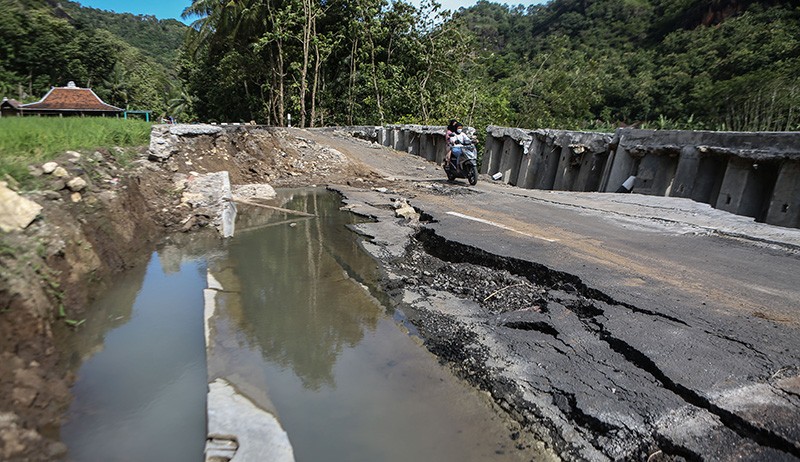 Jalan Penghubung Desa Wisata Sering Amblas, Pemkab Bantul Minta Bantuan Ahli Geologi - Bagian 2