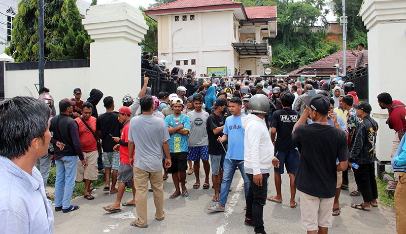 Ratusan Massa Kerukunan Keluarga Sulawesi Tenggara Datangi Mapolresta Sorong - Bagian 2