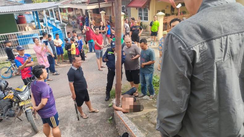 title Tepergok Hendak Curi Kotak Amal Masjid, Pemuda di Jambi Diikat ke Tiang Listrik Tepergok Hendak Curi Kotak Amal Masjid, Pemuda di Jambi Diikat ke Tiang Listrik