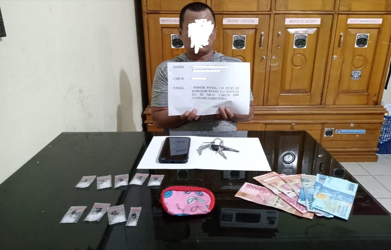 title Hendak Transaksi Narkoba di Belakang Pasar, Pria Ini Ditangkap Polisi Hendak Transaksi Narkoba di Belakang Pasar, Pria Ini Ditangkap Polisi