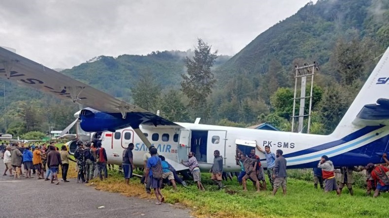 Pesawat Sam Air yang Tergelincir di Beoga Segera Dievakuasi ke Jayapura untuk Perbaikan