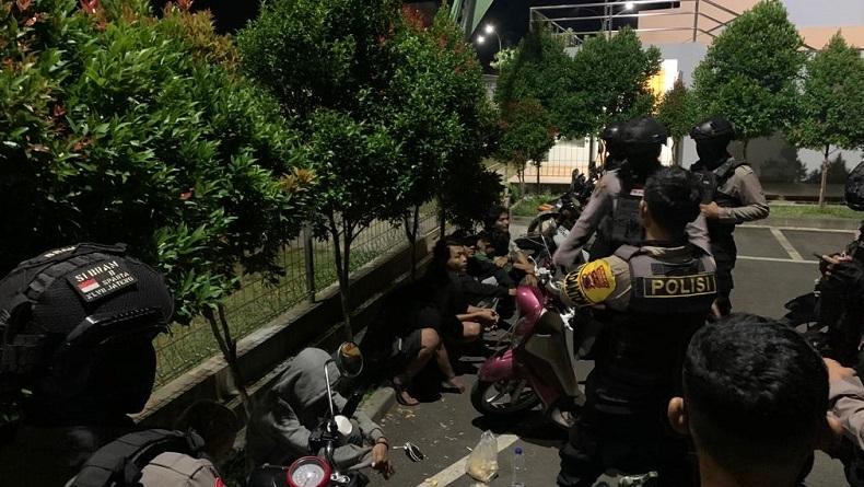Pesta Miras dan Simpan Pil Koplo di Celana Dalam, Warga Solo Ditangkap Polisi