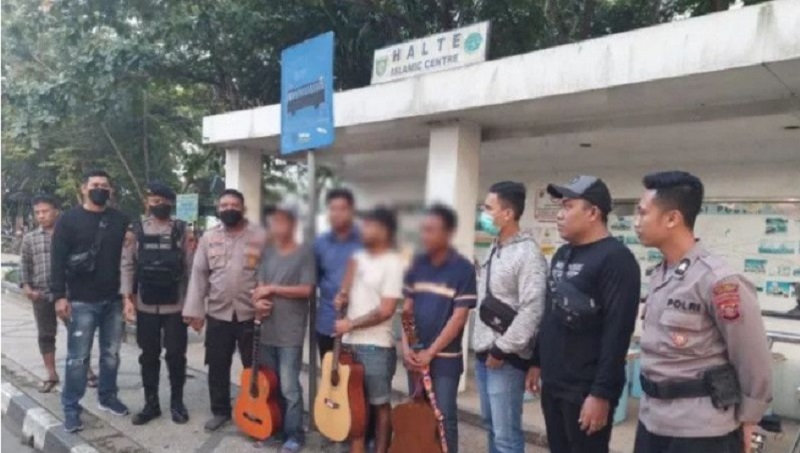 title Polisi Amankan Diduga 4 Preman Berkedok Pengamen di Kawasan Tepian Mahakam Polisi Amankan Diduga 4 Preman Berkedok Pengamen di Kawasan Tepian Mahakam
