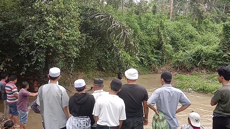 Santri Musthafawiyah Hanyut saat Wudu di Sungai Aek Singolot Madina, Guru Ikut Tim Pencarian