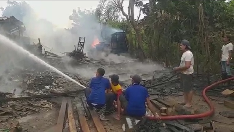 Mesin Percikkan Api, 2 Rumah dan 2 Gudang Mebel di Pasuruan Ludes Terbakar