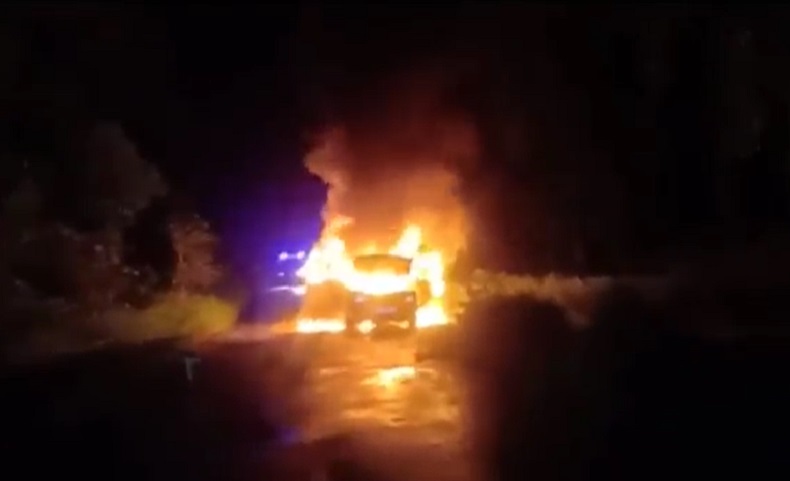 Mobil Panther di Situbondo Ludes Terbakar, Penumpang Lari Ketakutan