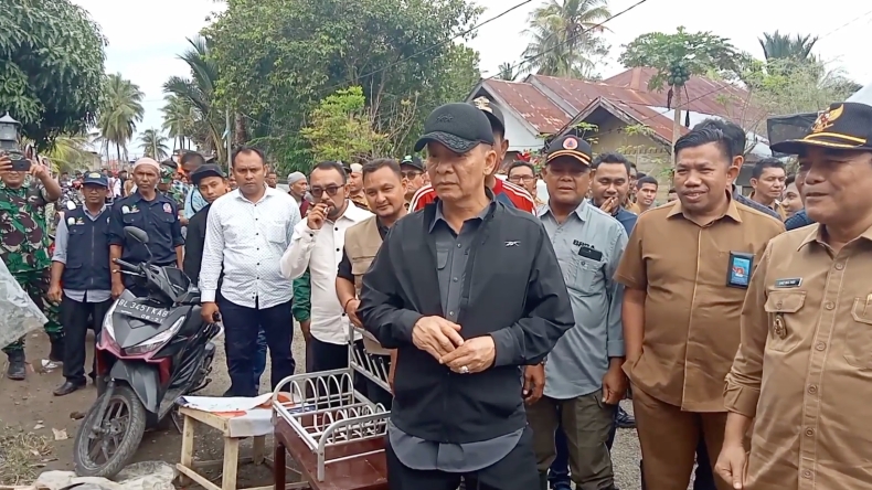 Dikunjungi PJ Gubernur Aceh, Warga Terdampak Banjir di Pidie Jaya Minta Speed Boat