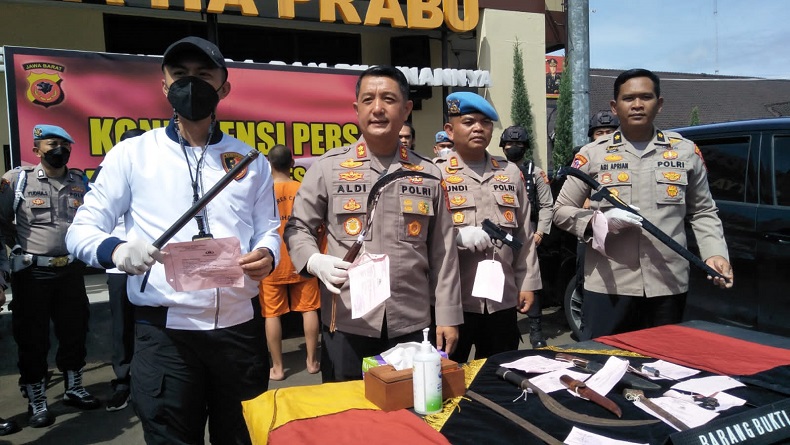 title 4 Anggota Geng Motor Penganiaya 2 Pelajar di Cimahi Terancam 7 Tahun Penjara 4 Anggota Geng Motor Penganiaya 2 Pelajar di Cimahi Terancam 7 Tahun Penjara