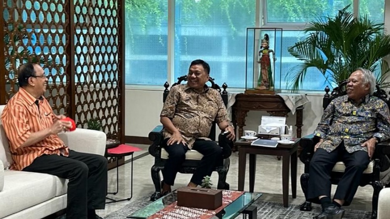 Temui Menteri PUPR, Gubernur Olly Serahkan Proposal Infrastruktur Pariwisata 