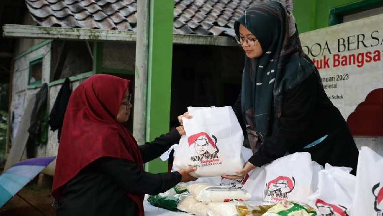 Warga Cipaku Ciamis Serbu Bazar Sembako Murah Relawan GMP