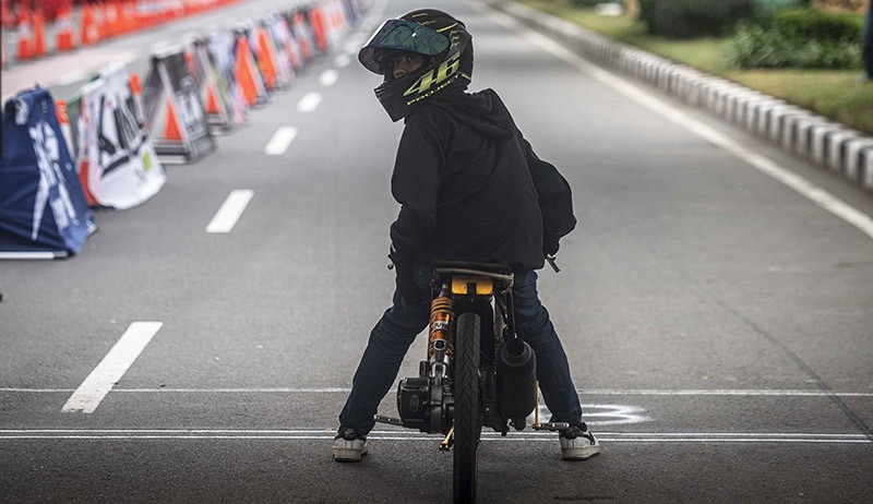 1.000 Pembalap Motor Jalanan Adu Kecepatan di Kemayoran - Bagian 3