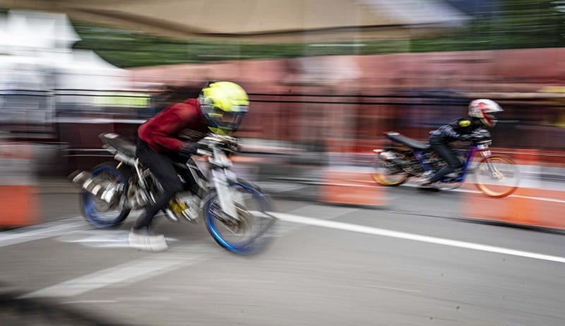 1.000 Pembalap Motor Jalanan Adu Kecepatan di Kemayoran - Bagian 2