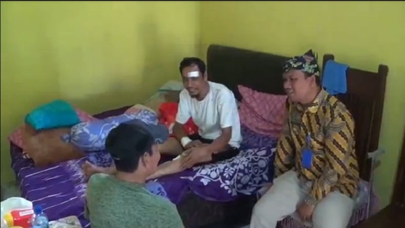 Guru SD Situbondo Diserang Monyet Liar hingga Luka Serius, Begini Kondisinya 