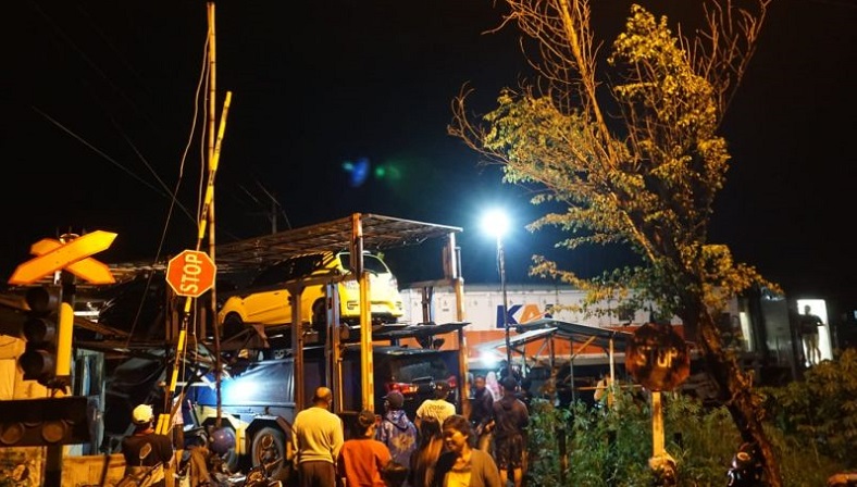 KA Sancaka Tabrak Tronton di Mojokerto, 3 Jadwal Kereta Terganggu