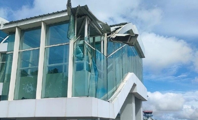 title Lion Air Investigasi Penyebab Pesawat Tabrak Garbarata di Bandara Mopah Merauke Lion Air Investigasi Penyebab Pesawat Tabrak Garbarata di Bandara Mopah Merauke