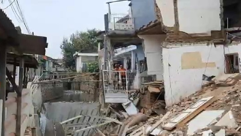 Viral Rumah Mewah di Cimahi Tiba-tiba Roboh, Warga Panik Teriak Takbir