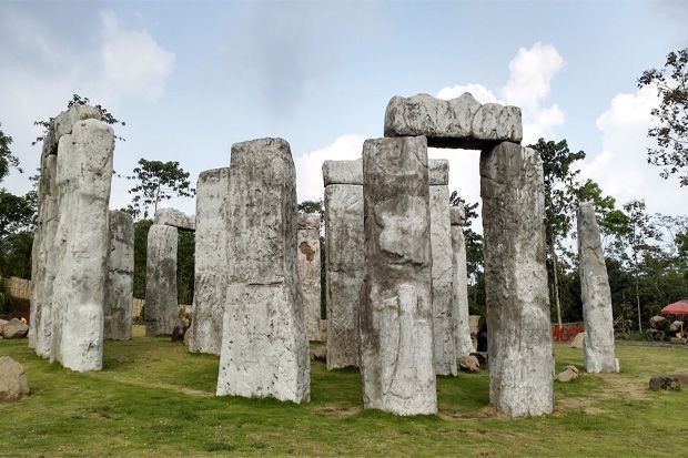   Harga Tiket Masuk Stonehenge Jogja, Taman Batu Unik di Sleman 