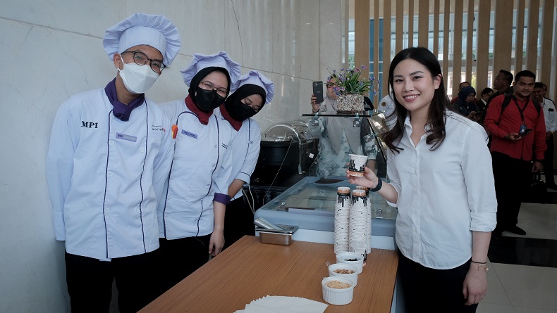 Disambut Ratusan Mahasiswa Poltekpar Medan, Angela Tanoesoedibjo Disebut Role Model Anak Muda