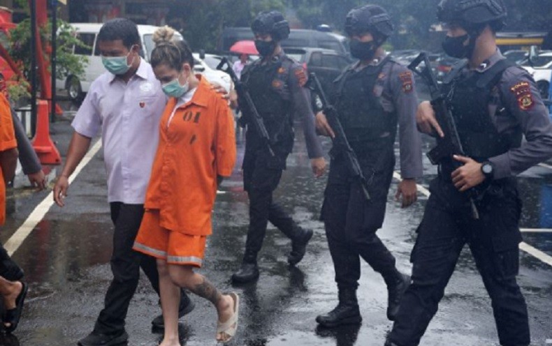 Dijanjikan Sekolah Surfing, Gadis Brasil Selundupkan 3,9 Kg Kokain ke Bali