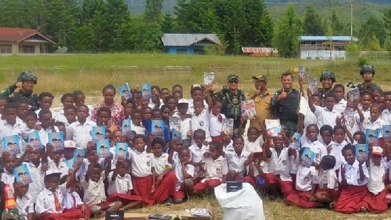 Cara Prajurit Kodim Yahukimo Bantu Pemulihan Trauma Warga Pegubin usai Teror KKB
