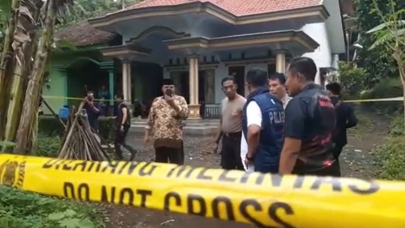Dibakar Cemburu, Pria Duel Sengit Gunakan Celurit hingga Terkapar di Lumajang