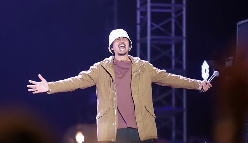 Penampilan Sheila On 7 Hibur Penggemar - Bagian 3