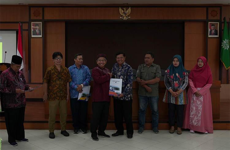 title UMY Salurkan Zakat Institusi Rp1,26 Miliar kepada 57 Amal Usaha Muhammadiyah UMY Salurkan Zakat Institusi Rp1,26 Miliar kepada 57 Amal Usaha Muhammadiyah