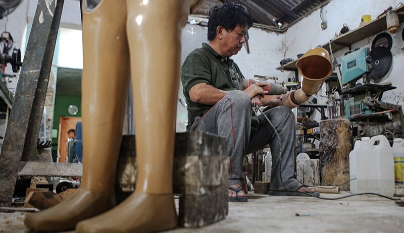 Pembuatan Tangan dan Kaki Palsu, Harga hingga Rp30 Juta - Bagian 1