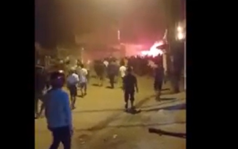 Tawuran Meresahkan di Belawan, Fasilitas Publik dan Halaman Rumah Warga Terbakar