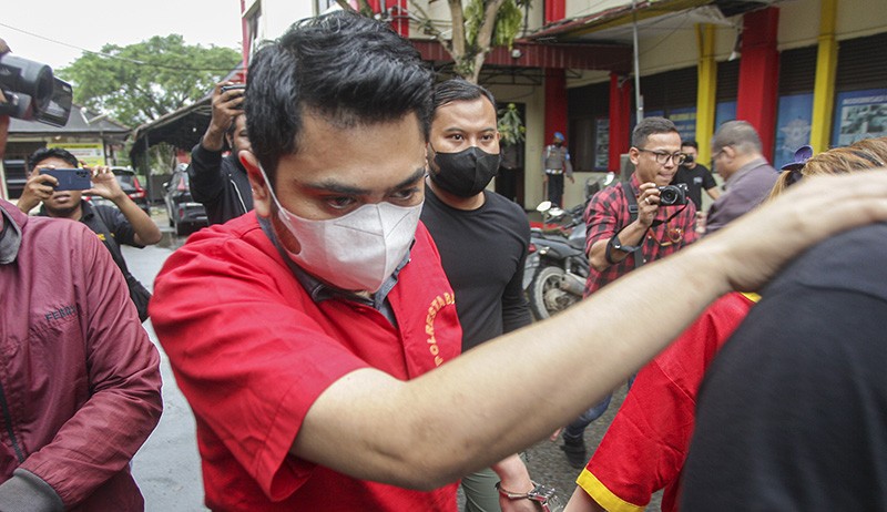 Mau Pesta Sabu di Hotel, Ini Tampang Anggota DPRD Batam saat Ditangkap Polisi - Bagian 1