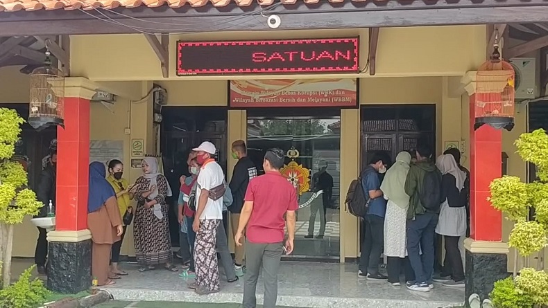 Ratusan Emak-Emak di Indramayu Jadi Korban Arisan Bodong