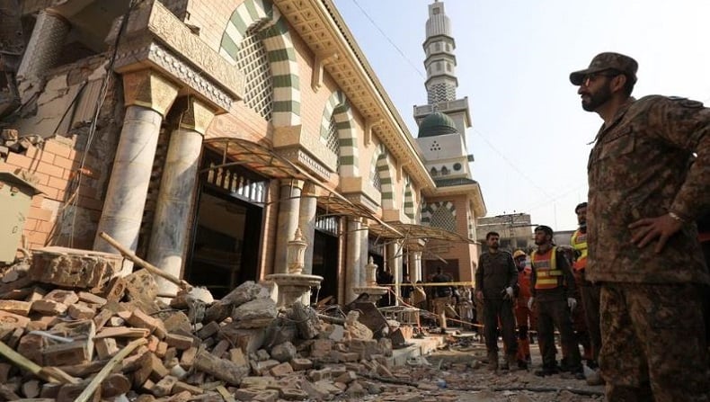 Korban Tewas Dalam Bom Bunuh Diri Di Masjid Pakistan Tembus 100 Orang ...