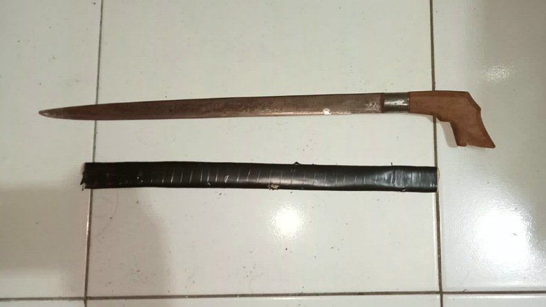 Mabuk Miras dan Bikin Keributan, Pria Minsel Nekat Bawa Sajam saat Ditegur Warga