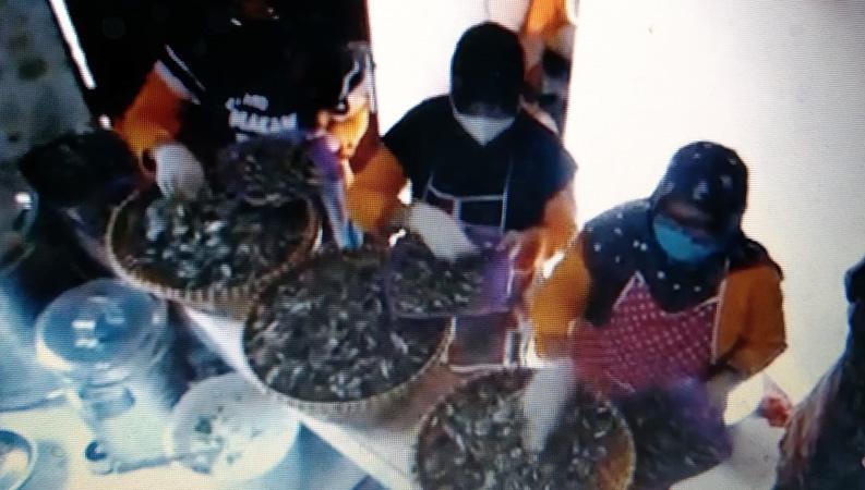 title Usaha Ikan Nila Crispy, Ibu di Purwokerto Ini Raup Omzet Puluhan Juta Rupiah per Bulan Usaha Ikan Nila Crispy, Ibu di Purwokerto Ini Raup Omzet Puluhan Juta Rupiah per Bulan