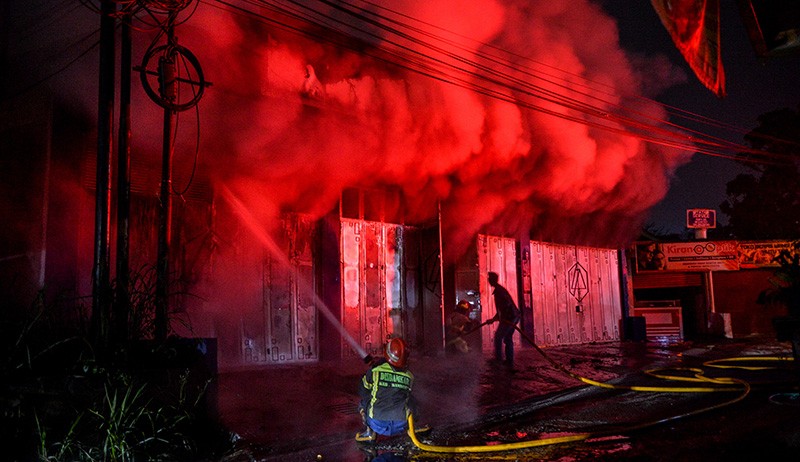Kebakaran Ruko di Jalan Cijambe Bandung, Kerugian Ratusan Juta Rupiah - Bagian 1