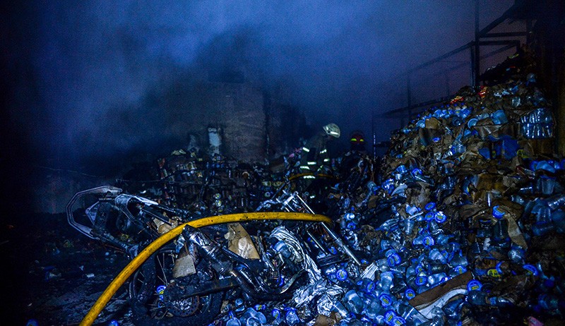 Kebakaran Ruko di Jalan Cijambe Bandung, Kerugian Ratusan Juta Rupiah - Bagian 3