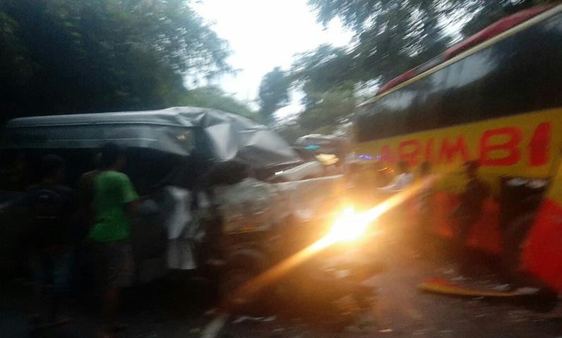 Kecelakaan Bus Arimbi dengan Hiace di Jalan Raya Randudongkal-Pemalang, 1 Orang Tewas