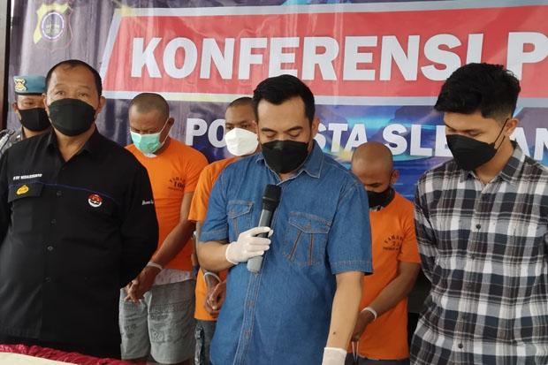 title Gagal Gandakan Uang, Dukun Palsu di Sleman Nyaris Tewas di Tangan Pasiennya Gagal Gandakan Uang, Dukun Palsu di Sleman Nyaris Tewas di Tangan Pasiennya