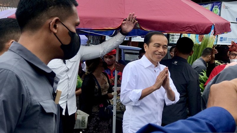 Cek Harga Barang di Pasar Baturiti Tabanan, Jokowi Soroti Minyak hingga Beras