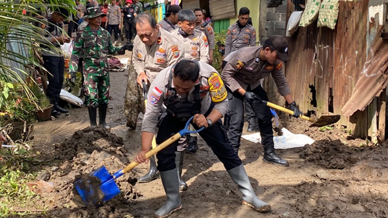 Ratusan Personel TNI-Polri Kembali Kerja Bakti di Lokasi Terdampak Banjir Manado