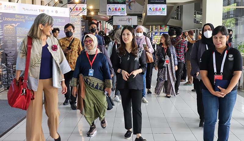 Kunjungi TRAVEX 2023, Wamenparekraf Angela Tanoesoedibjo Bertemu Pelaku Ekonomi Kreatif - Bagian 6