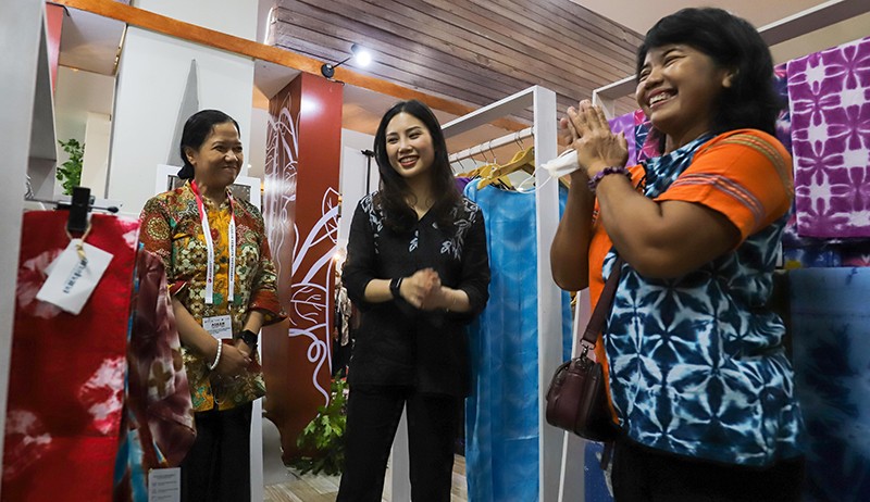 Kunjungi TRAVEX 2023, Wamenparekraf Angela Tanoesoedibjo Bertemu Pelaku Ekonomi Kreatif - Bagian 2