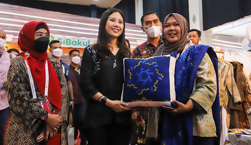 Kunjungi TRAVEX 2023, Wamenparekraf Angela Tanoesoedibjo Bertemu Pelaku Ekonomi Kreatif - Bagian 4