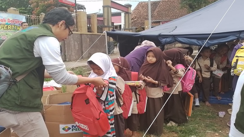 MNC Peduli Perhatikan Pendidikan Anak Korban Gempa Cianjur, Salurkan Perlengkapan Sekolah
