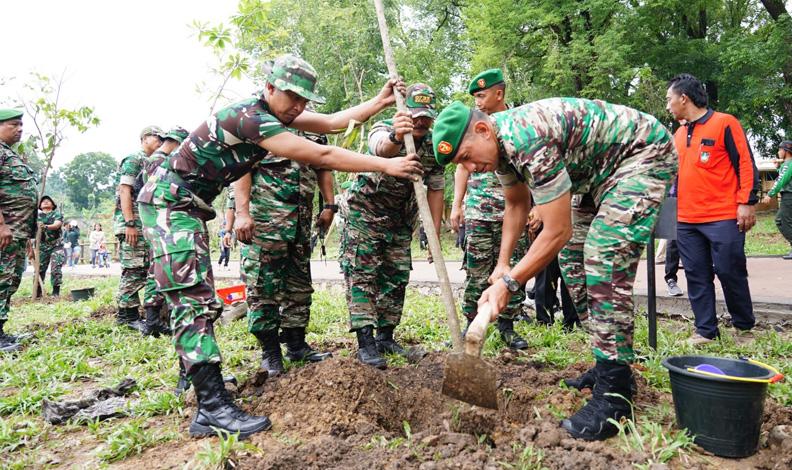 Aksi Penghijauan, Korem 074 Warastratama dan DLH Tanam 1.500 Pohon Buah di Solo Safari
