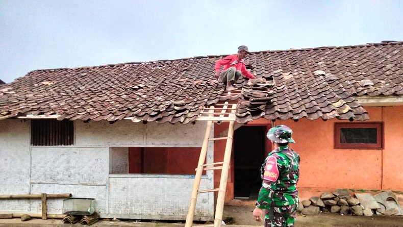 50 Rumah Di Sukabumi Rusak Diterjang Angin Kencang Nagrak Paling Parah