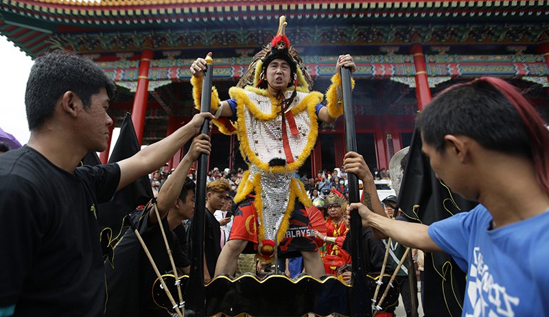 Ritual Tatung Menyucikan Kota Singkawang, Dukun Kerasukan Arwah Leluhur - Bagian 3